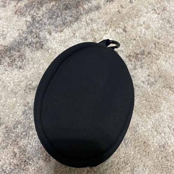 Beats by Dre headphones case with zipper, keychain clip and charger - Picture 4 of 5